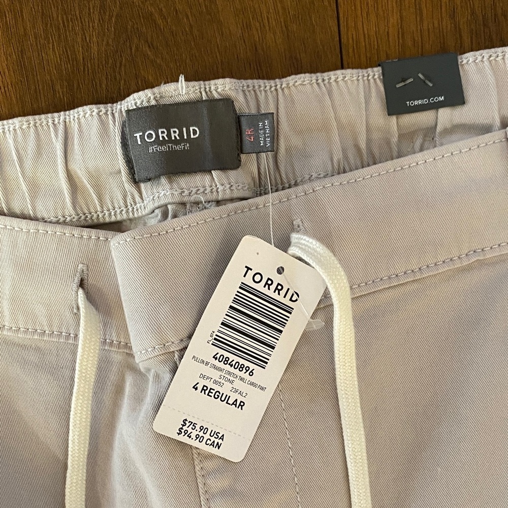 Torrid Pull-On BF Straight Cargo Pants Stone Stretch Twill Size 4 Regular NWT - Picture 2 of 7